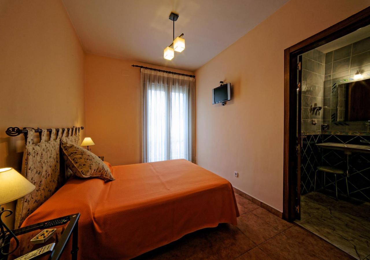 Hostal Rural El Tejar Layos Exterior foto